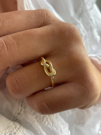 SIMGE ring in 18-karat yellow gold with sailor's knot