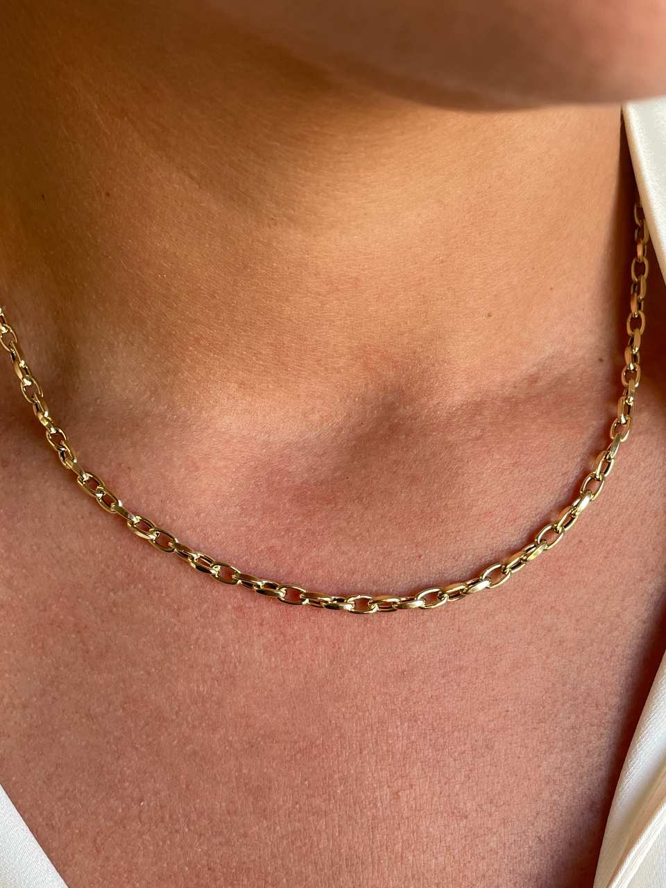 Gargantilla IOWA motivo eslabón natural en oro amarillo de 18 kilates.