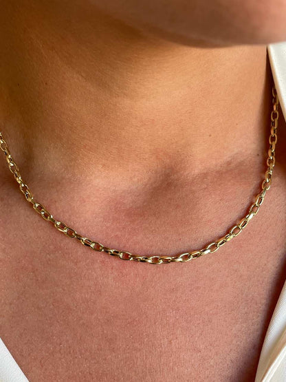 Gargantilla IOWA motivo eslabón natural en oro amarillo de 18 kilates.