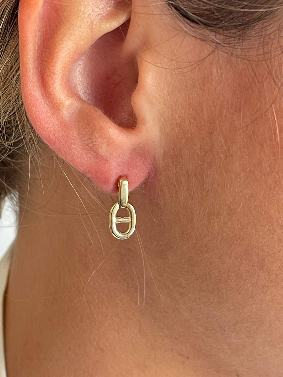 Pendiente WISCONSI eslabón marino mediano en oro amarillo de 18 kilates