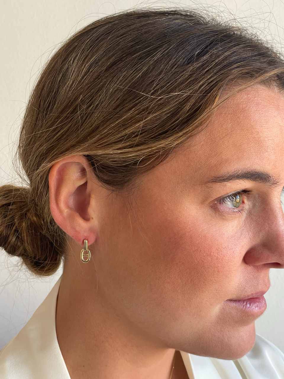 Pendiente WISCONSI eslabón marino mediano en oro amarillo de 18 kilates