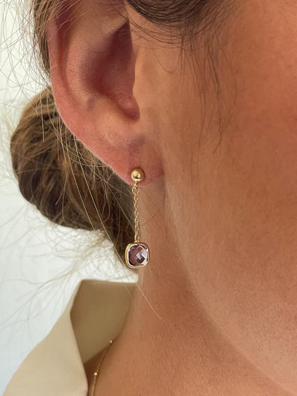 Pendiente MONTANA cadenita en oro amarillo de 18 ktes con amatista.