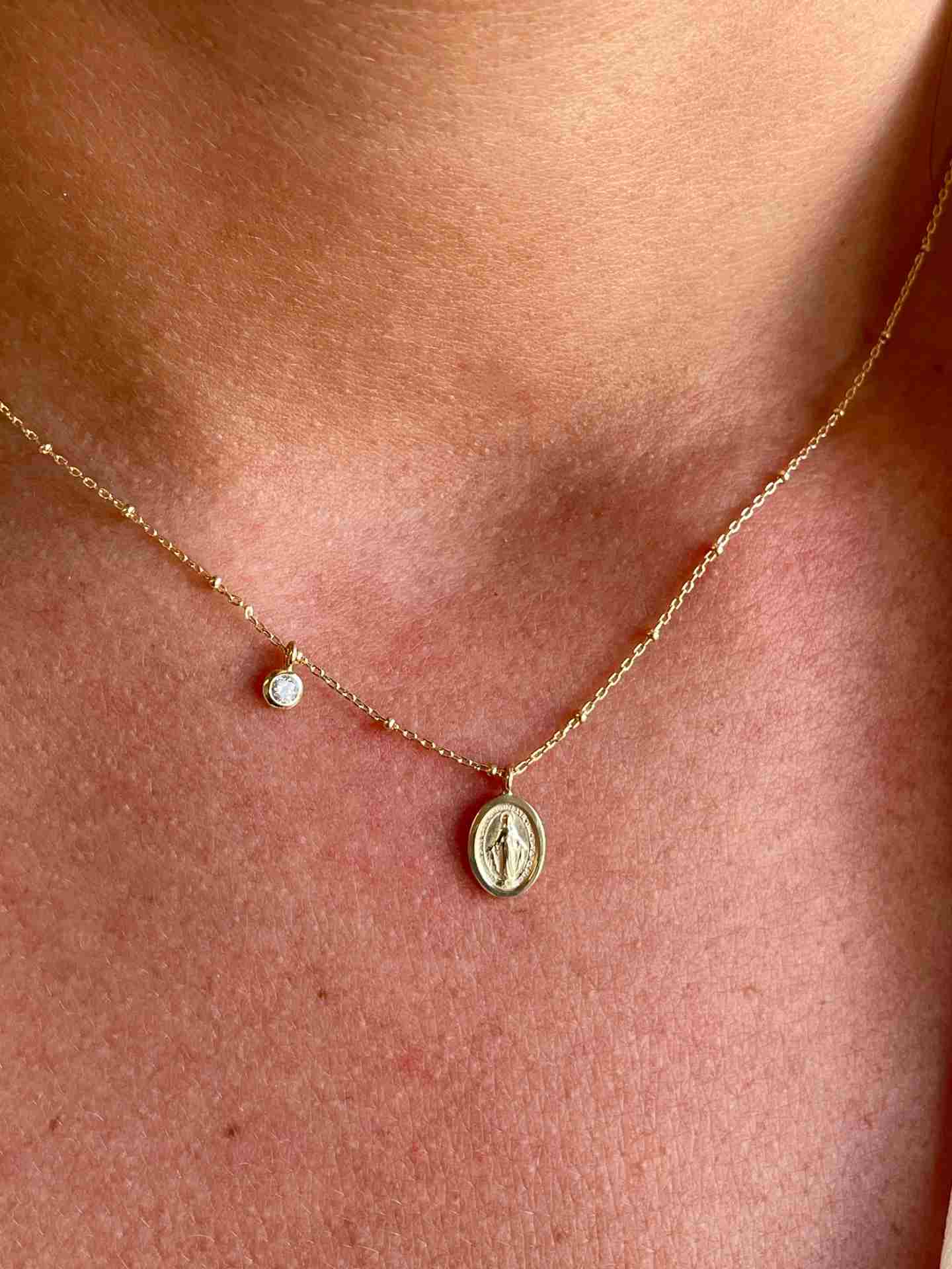 Gargantilla OREGON medalla Milagrosa con circonita en oro amarillo 18 ktes