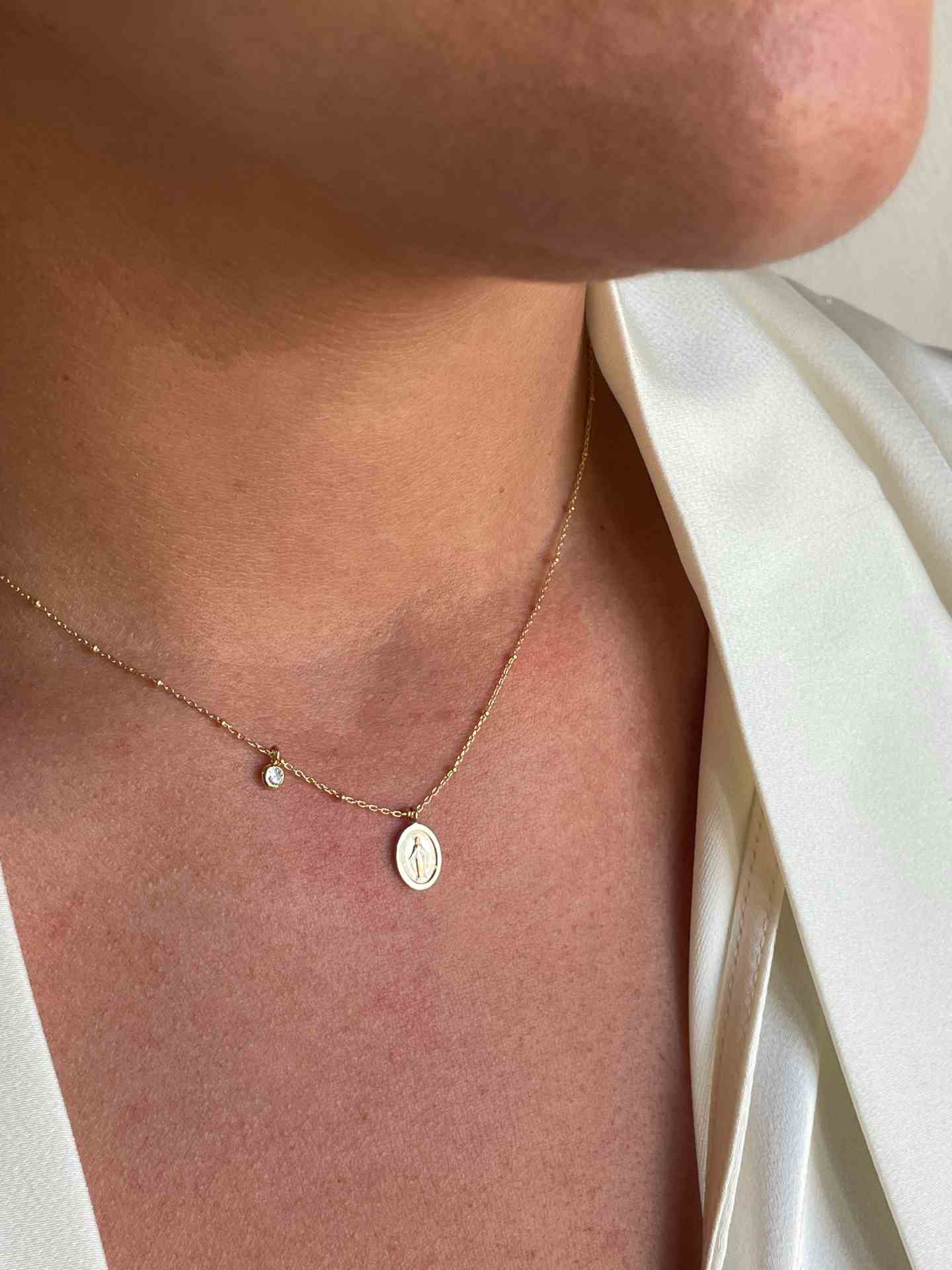 Gargantilla OREGON medalla Milagrosa con circonita en oro amarillo 18 ktes
