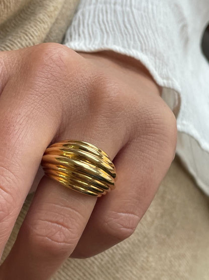 Anillo ARIZONANTE con gallones gruesos huecos en oro amarillo de 18 ktes