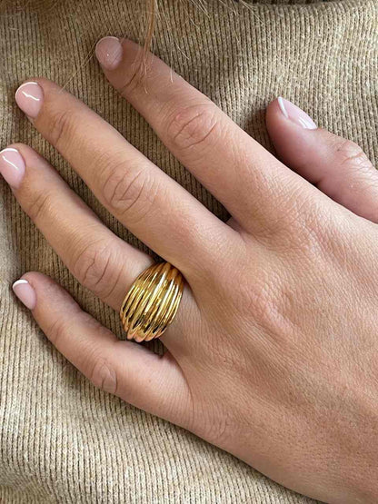 Anillo ARIZONANTE con gallones gruesos huecos en oro amarillo de 18 ktes