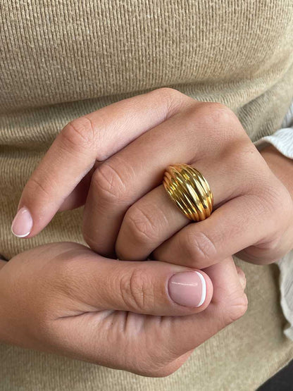 Anillo ARIZONANTE con gallones gruesos huecos en oro amarillo de 18 ktes