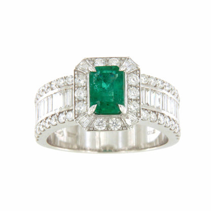 Anillo TALIANA  roseta esmeralda, brillantes y baguettes en oro blanco de 18 ktes.