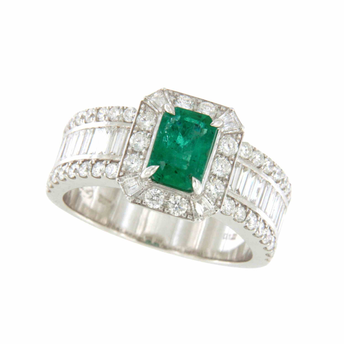 Anillo TALIANA  roseta esmeralda, brillantes y baguettes en oro blanco de 18 ktes.