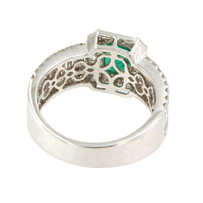 Anillo TALIANA  roseta esmeralda, brillantes y baguettes en oro blanco de 18 ktes.