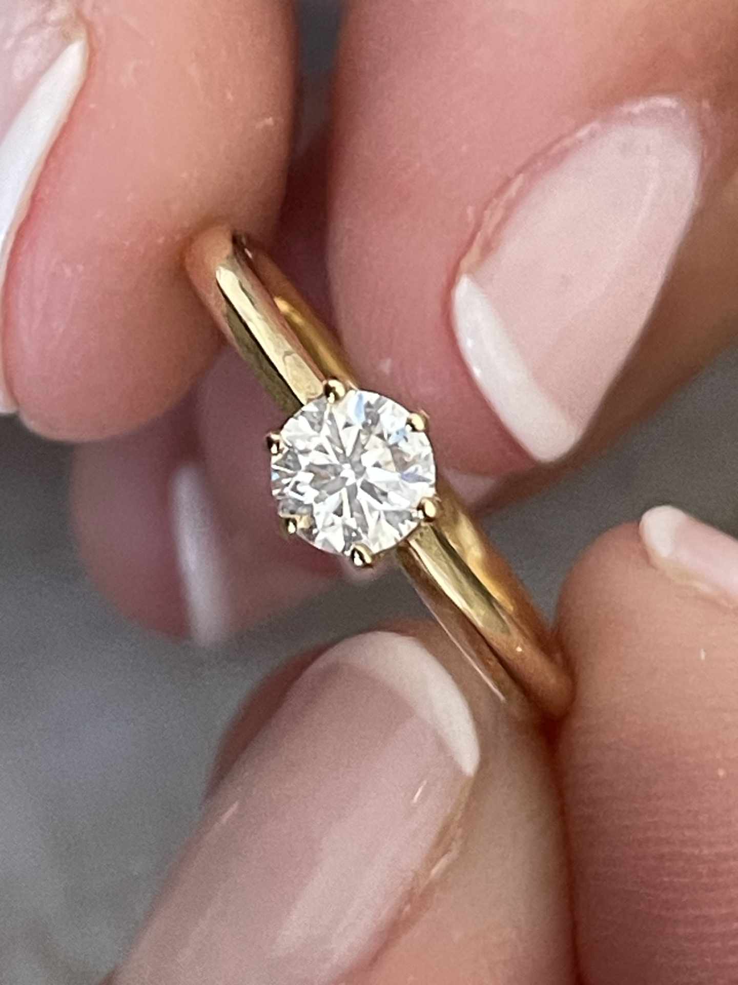 Anillo CALAIS solitario de brillante seis garras en oro blanco de 18 ktes