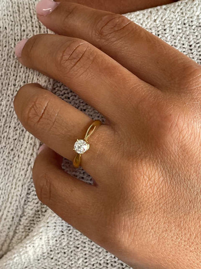 LAVAL classic solitaire diamond ring in 18k white gold
