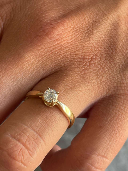 LAVAL classic solitaire diamond ring in 18k white gold