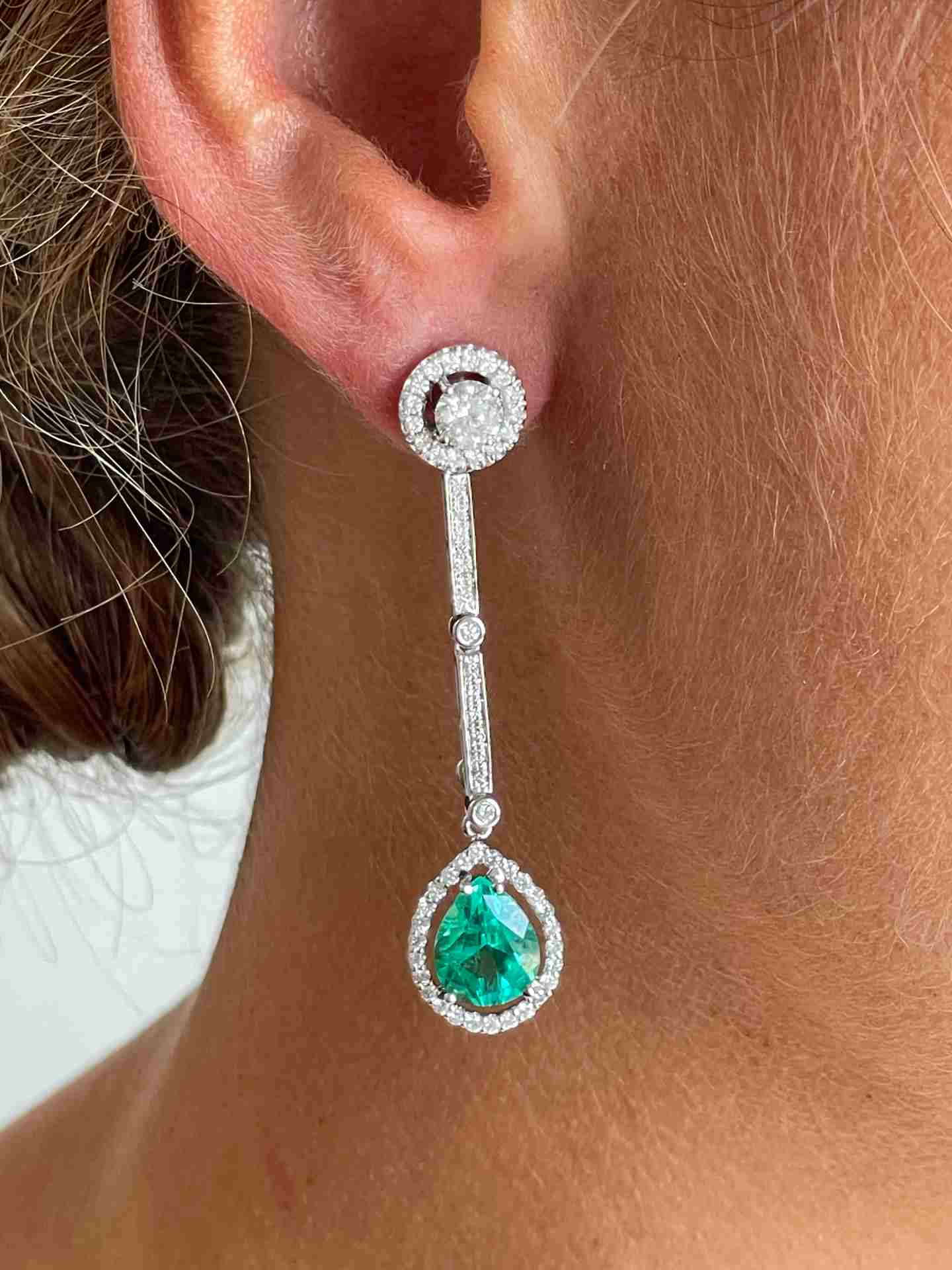 Pendientes FERRARA solitario rodeado de brillantes oro blanco 18 ktes