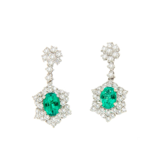 Pendientes TUNO largos oro blanco 18 ktes roseta esmeralda y brillantes
