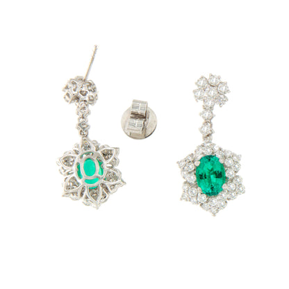 Pendientes TUNO largos oro blanco 18 ktes roseta esmeralda y brillantes