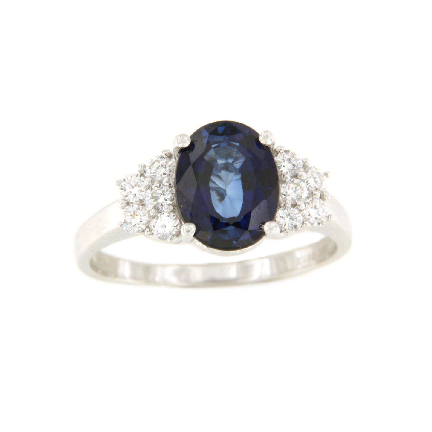 Anillo ARTEIXO clásico en oro blanco de 18 kts con brillantes y zafiro.