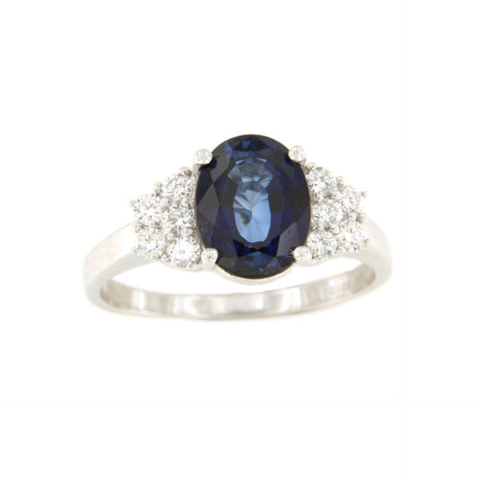Anillo ARTEIXO clásico en oro blanco de 18 kts con brillantes y zafiro.