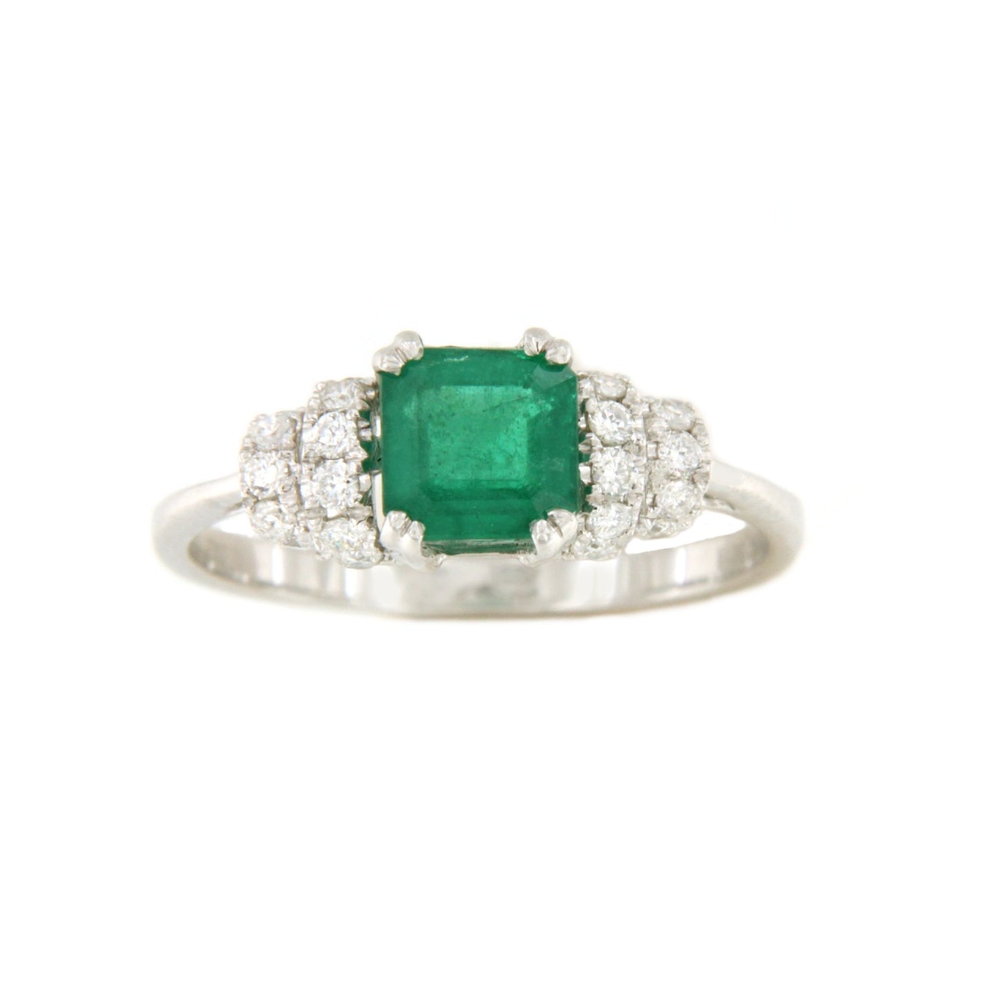 Anillo SADA esmeralda y brillantes en oro blanco de 18 ktes.