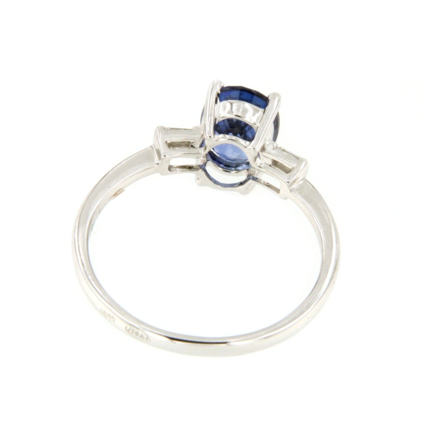 Anillo MUROS en oro blanco 18 ktes con zafiros y baguettes de diamantes.