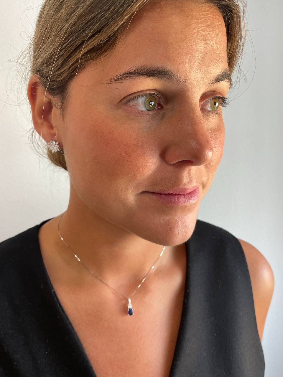 BUDONI pendant, 18k white gold charm with diamonds and sapphire