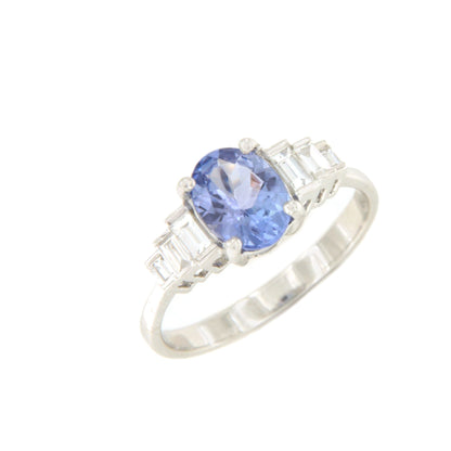 Anillo PITAYA oval de tanzanita y baguettes en oro blanco 18 ktes