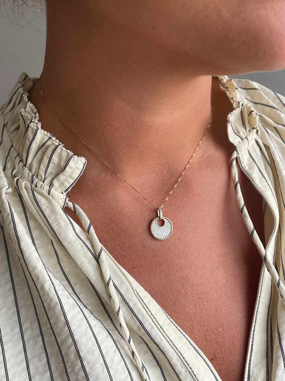 Colgante AZAIRA en oro amarillo 14 ktes con brillantes