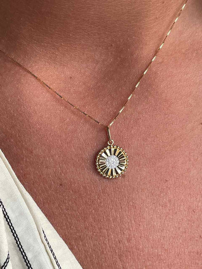 Colgante ORUMA en oro amarillo 14 ktes con brillantes