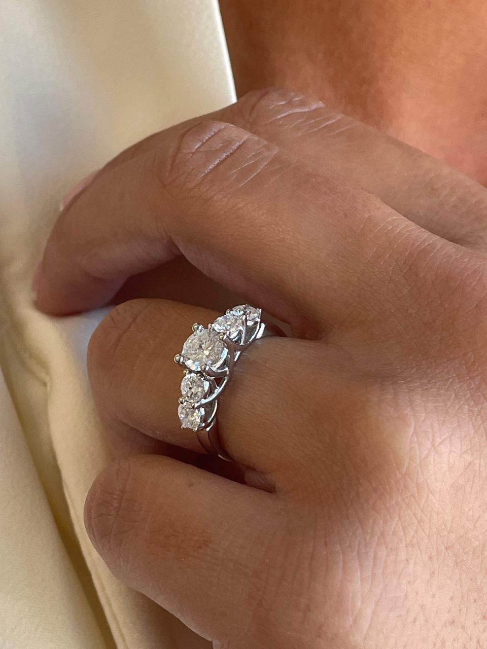 NIMES ring with three diamonds in 18-karat white gold