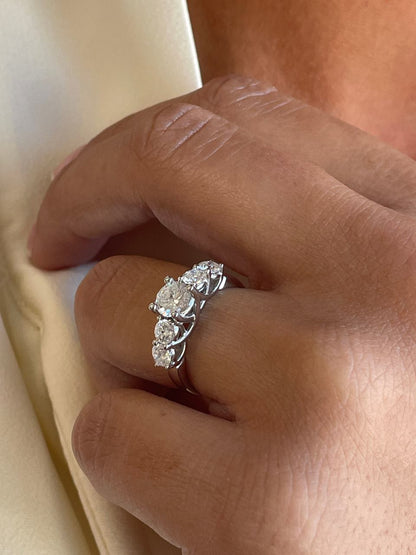 NIMES ring with three diamonds in 18-karat white gold