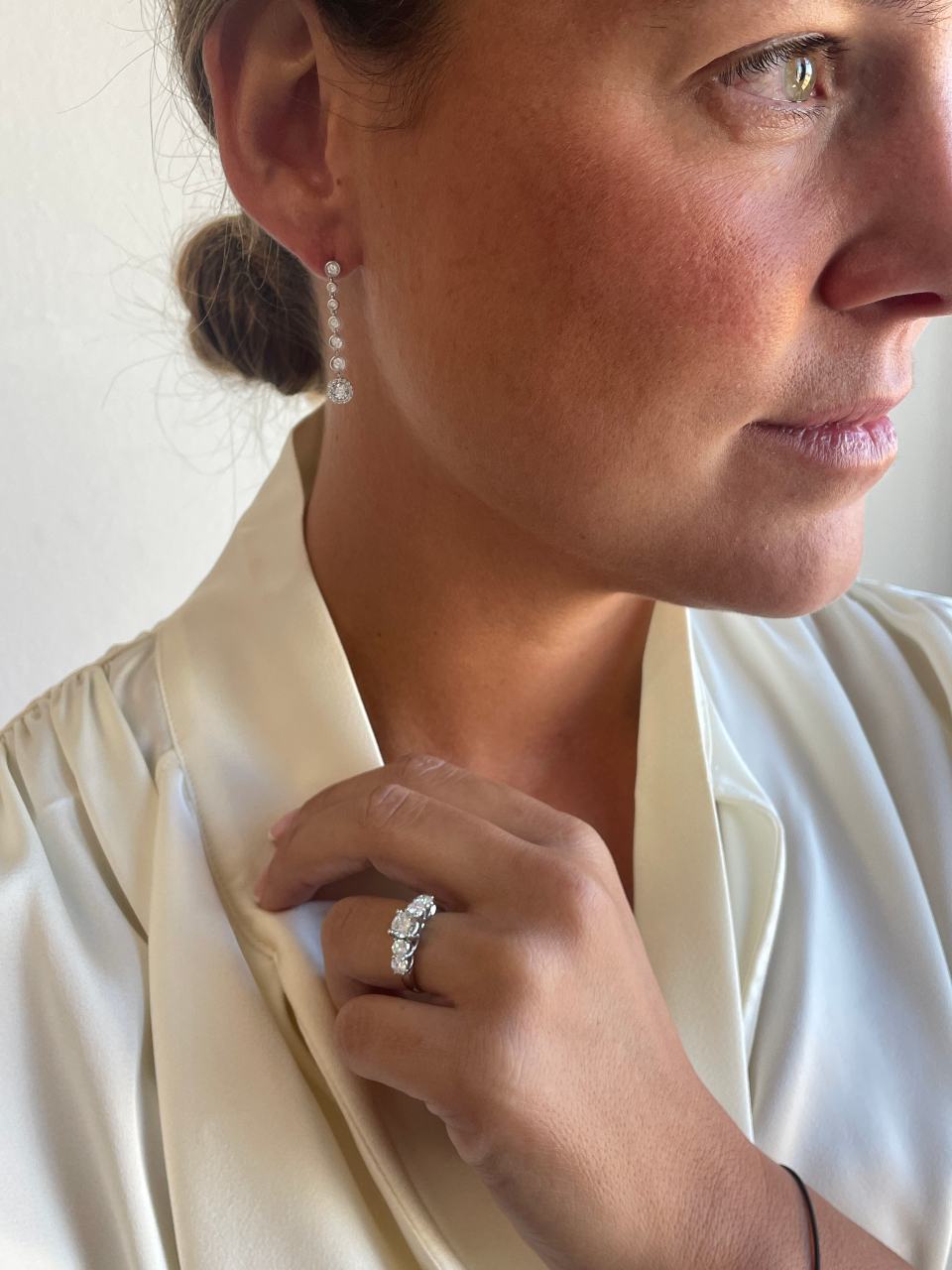 NIMES ring with three diamonds in 18-karat white gold