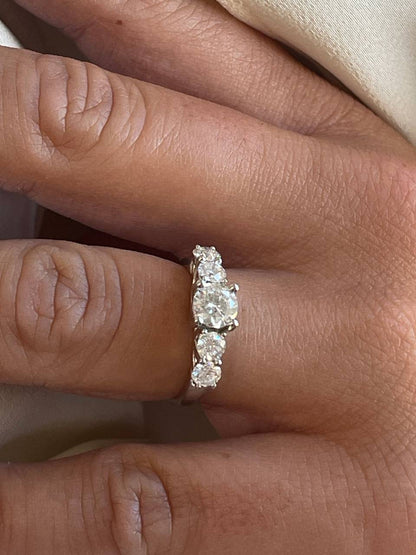 NIMES ring with three diamonds in 18-karat white gold