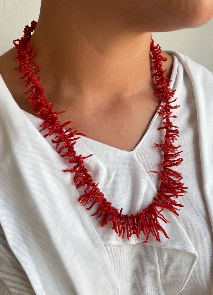 Bamboo choker with coral branches and 18k gold clasps