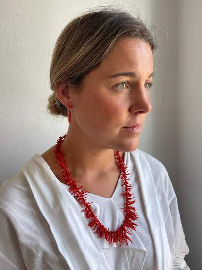 Bamboo choker with coral branches and 18k gold clasps