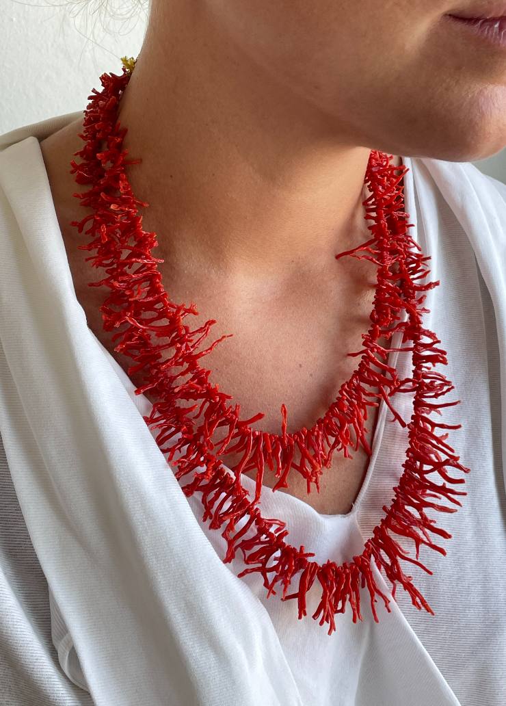 Bamboo choker with coral branches and 18k gold clasps