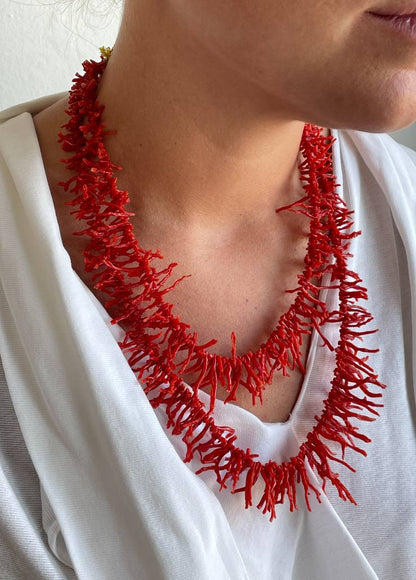 Bamboo choker with coral branches and 18k gold clasps