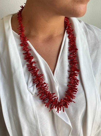 Bamboo choker with coral branches and 18k gold clasps
