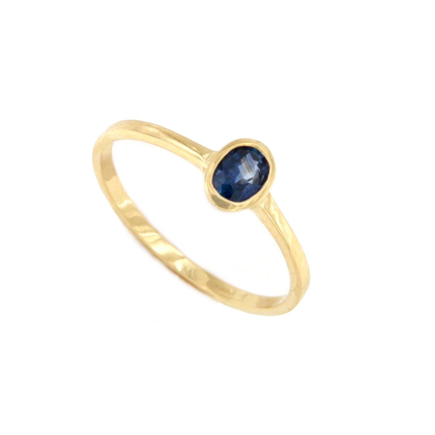 Heather ring with amethyst or blue topaz in 18-karat yellow gold