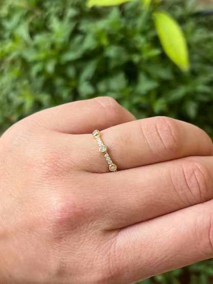 Media alianza BOMBON en oro amarillo con brillantes