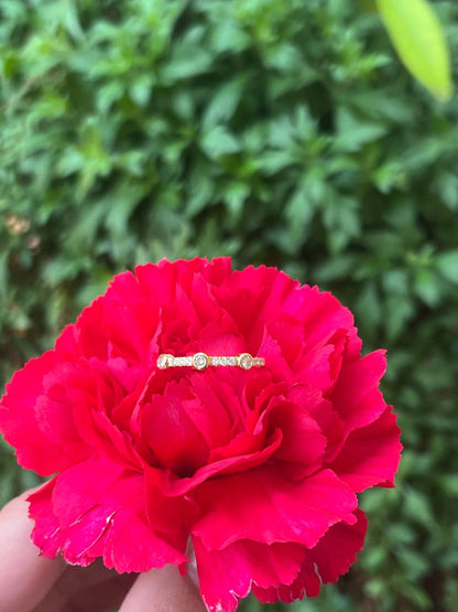 Media alianza BOMBON en oro amarillo con brillantes