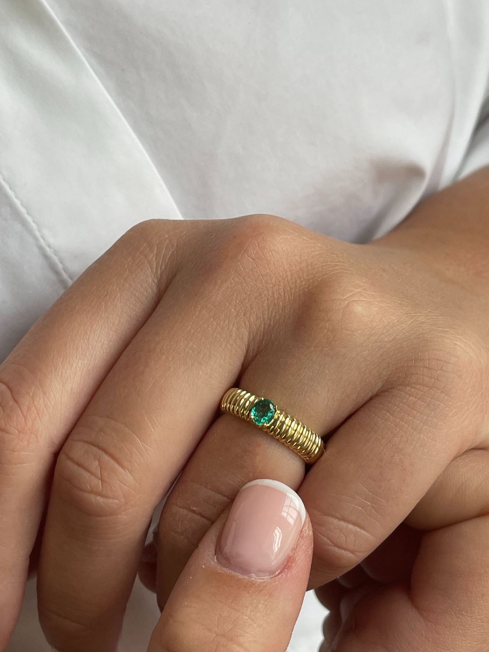 Heather ring with amethyst or blue topaz in 18-karat yellow gold