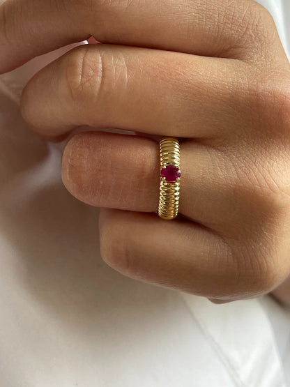 Heather ring with amethyst or blue topaz in 18-karat yellow gold