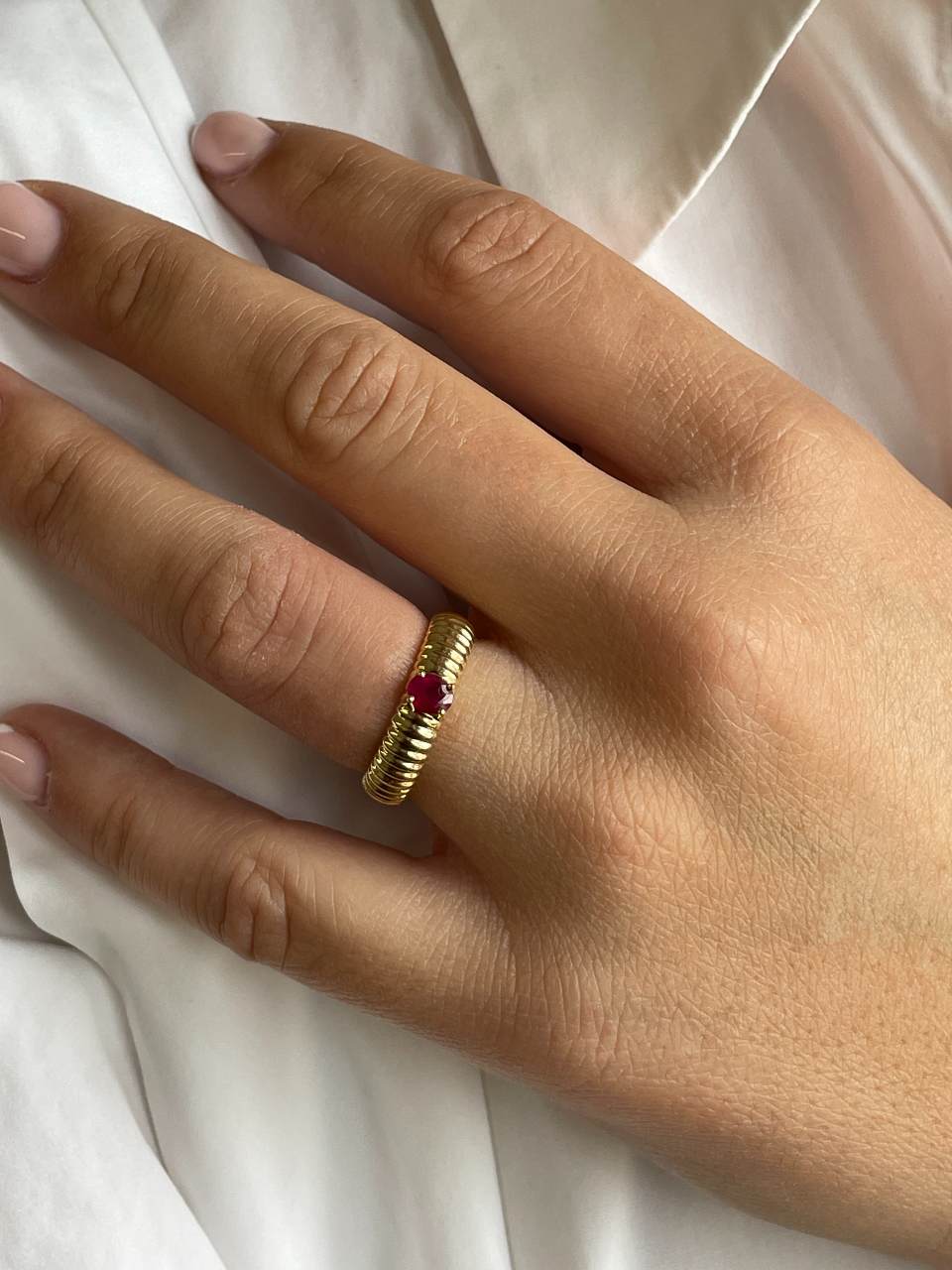 Heather ring with amethyst or blue topaz in 18-karat yellow gold