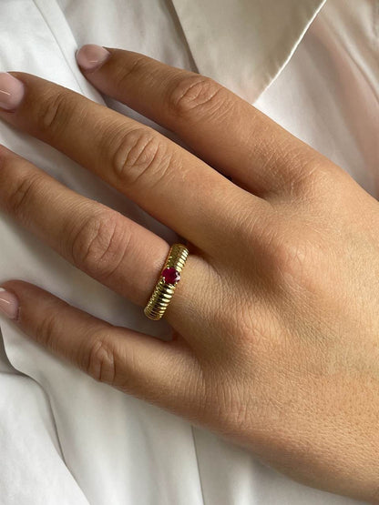 Heather ring with amethyst or blue topaz in 18-karat yellow gold