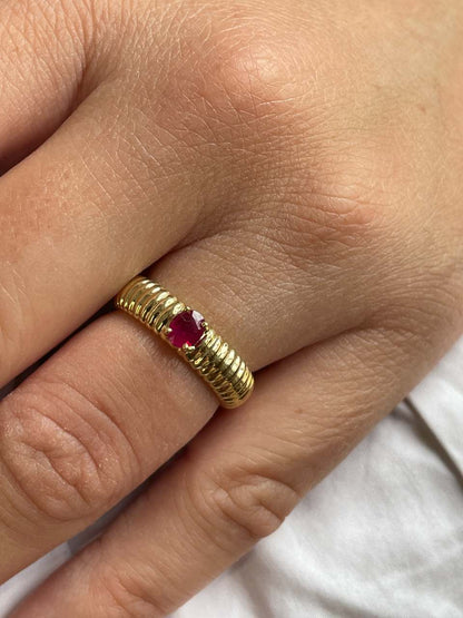 Heather ring with amethyst or blue topaz in 18-karat yellow gold