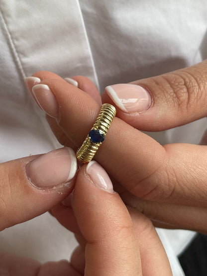 Heather ring with amethyst or blue topaz in 18-karat yellow gold