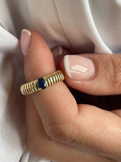 Heather ring with amethyst or blue topaz in 18-karat yellow gold