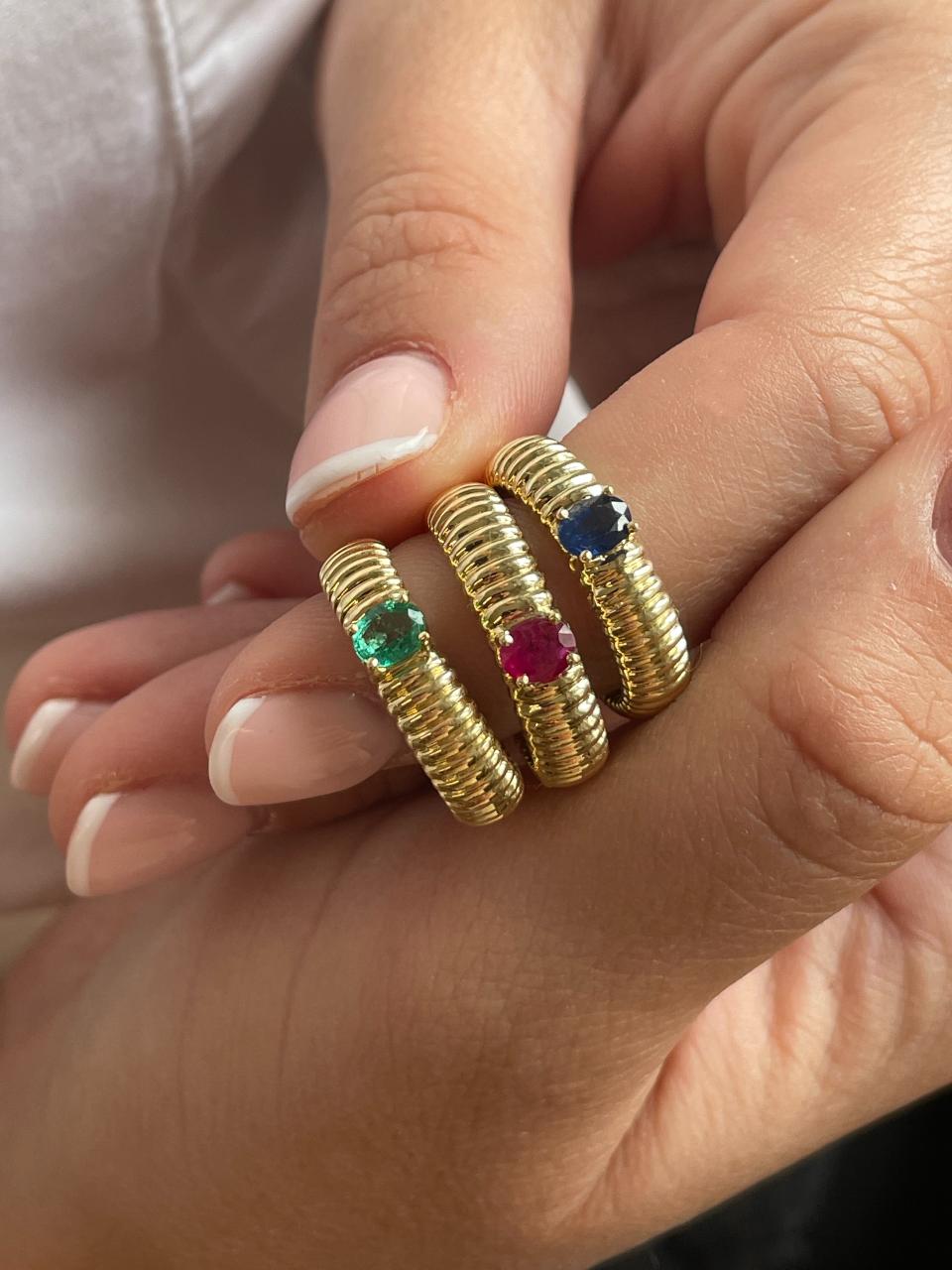 Heather ring with amethyst or blue topaz in 18-karat yellow gold