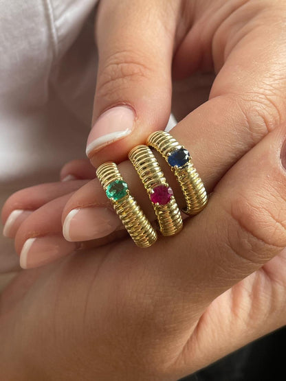 Heather ring with amethyst or blue topaz in 18-karat yellow gold