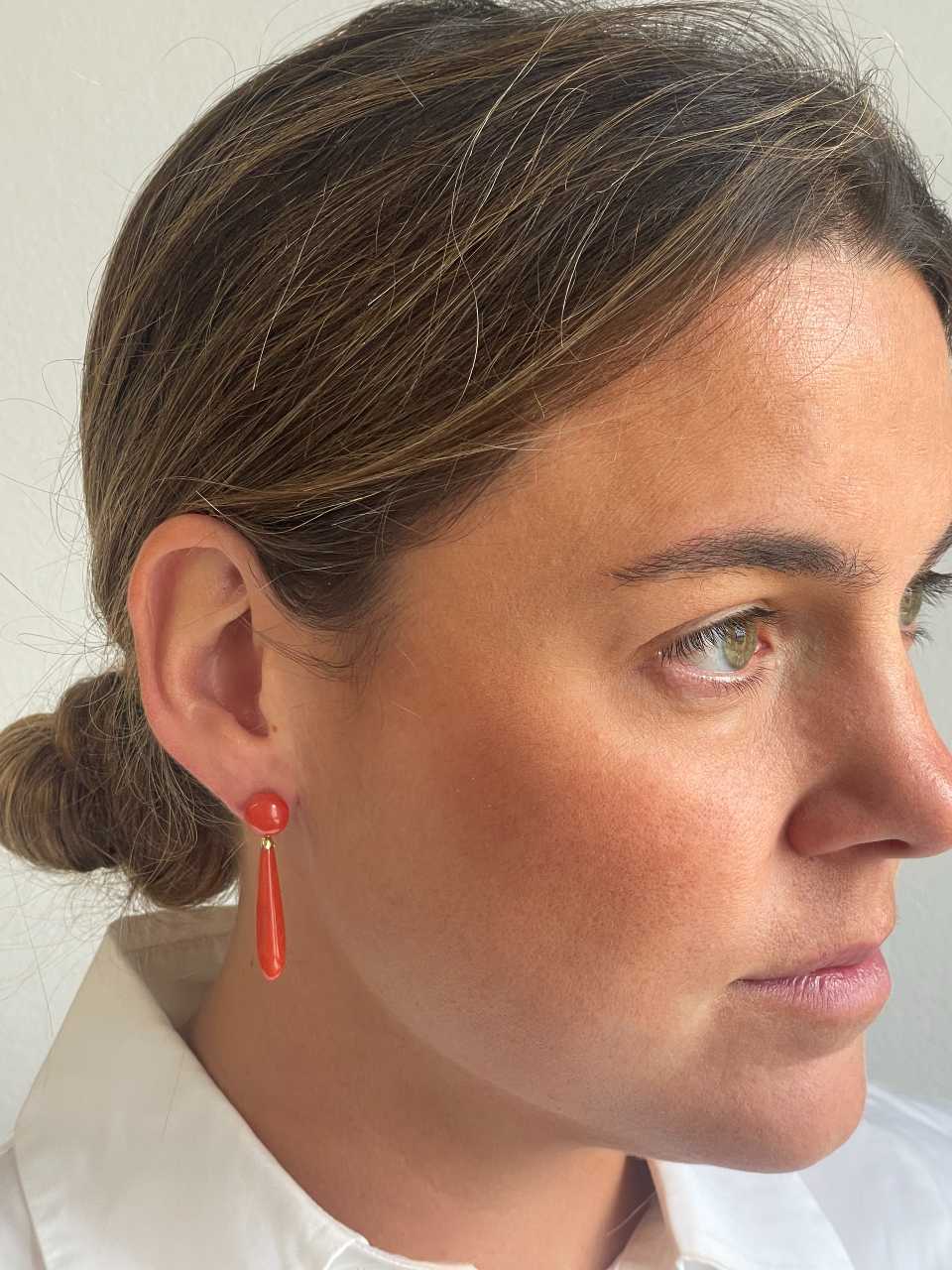 Pendientes GRANA desmontables de coral en oro amarillo de 18 kilates